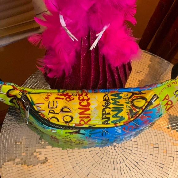 Graffiti Fanny Pack! New! - Picture 2 of 4